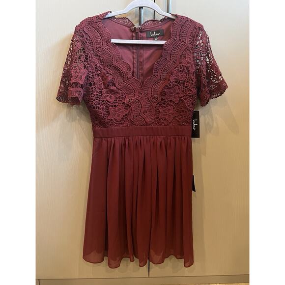 LULU'S Angel in Disguise Burgundy Lace Chiffon Skater Dress Women's Medium NWT - Picture 2 of 6